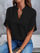 Chic Women's Blouse in Flowing Fabric