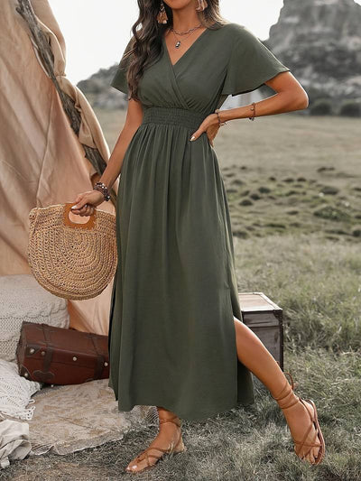 Chic Short-Sleeve Dress with Peter Pan Collar