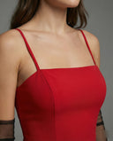 Chic Evening Dress with Flowing Skirt and Deep Slit