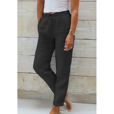 Chic Women's Trousers in Trendy Fabrics