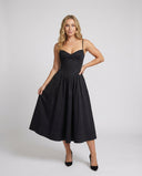 Chic Women's Long Dress with Flowing Skirt